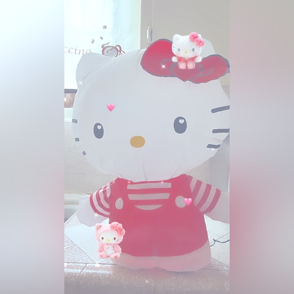 Hello kitty sold out valentines inflatable ♥️✨